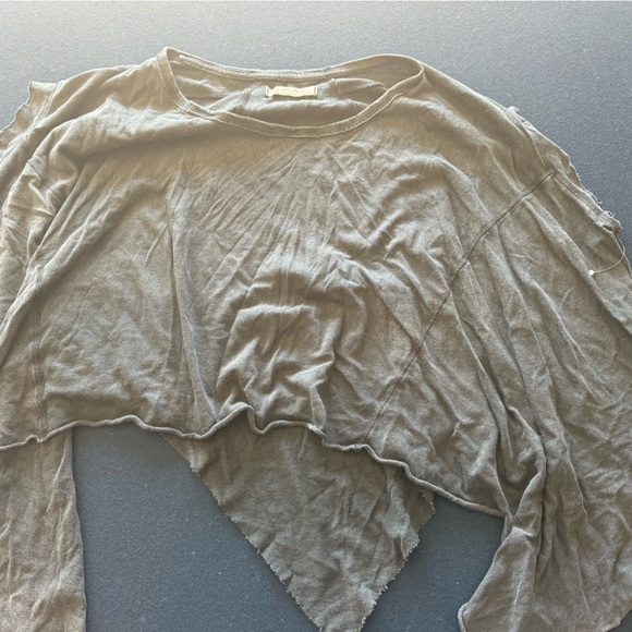 FUN FLATTERING & UNIQUE tee combo🖤🩷 zoom in for all the design details🩷🖤 - Picture 7 of 16